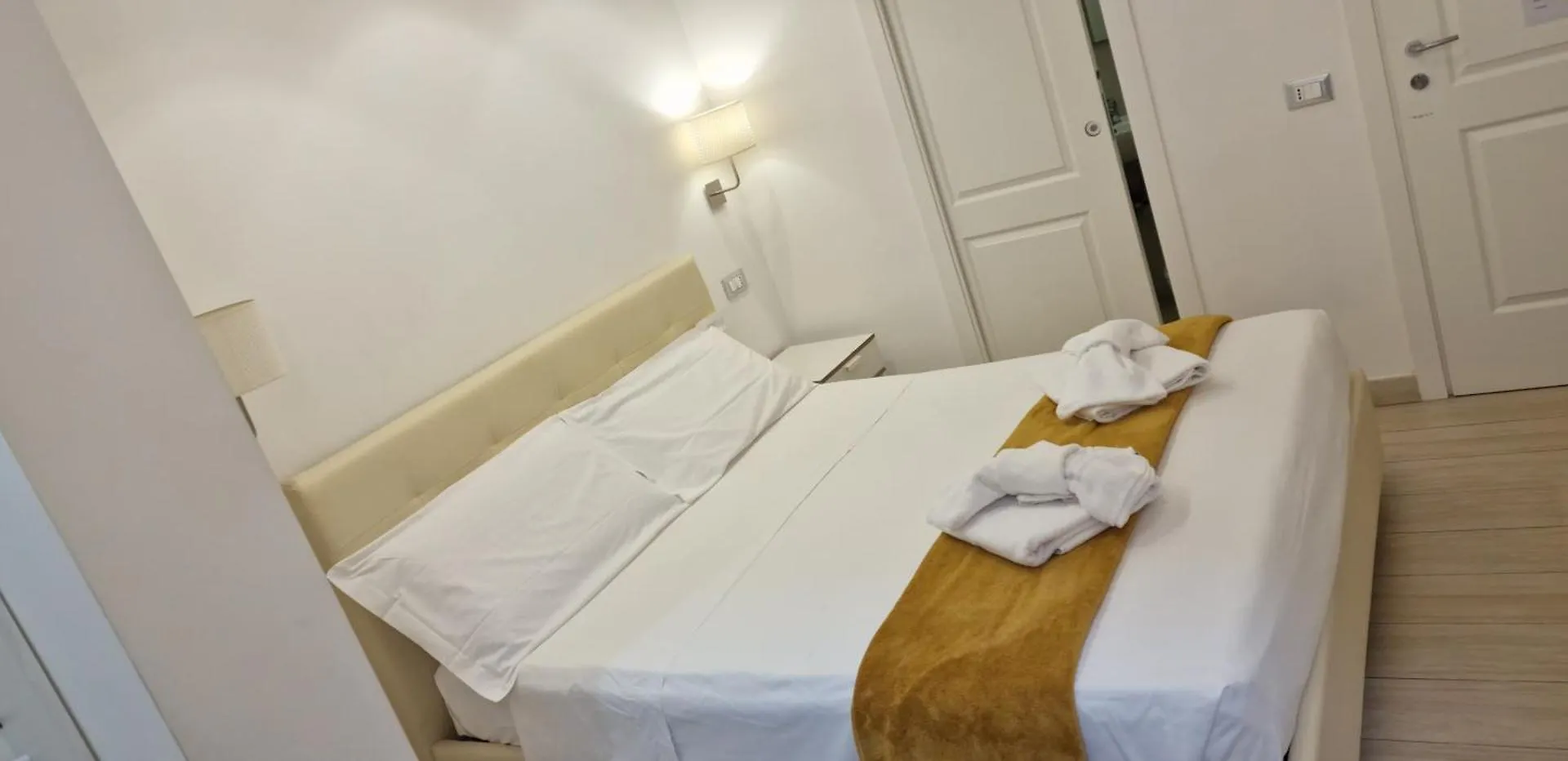 Hotel Mr. Charlie Brown Rom 2*,
