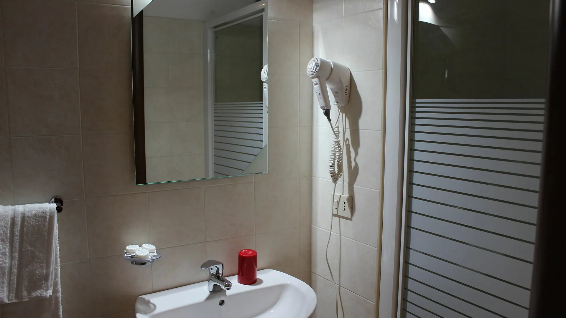 Hotel Mr. Charlie Brown Rom 2*,  Italien